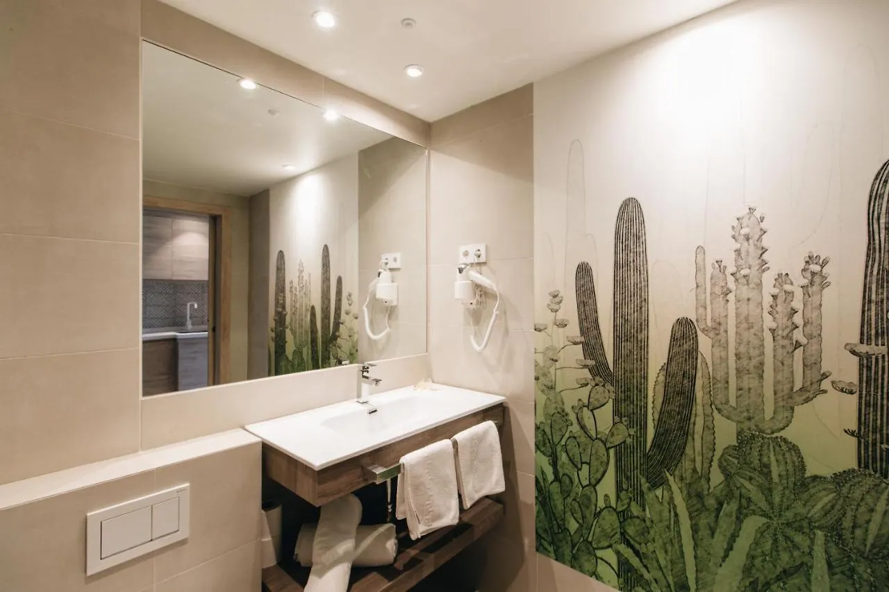The White Apartments (Adults Only) Sant Antoni de Portmany 0*,  Espanha